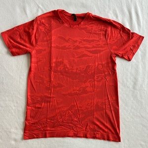 Men’s Lululemon Shirt Size Medium